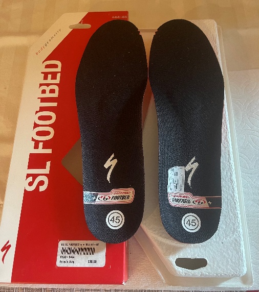 A pair of black insoles in a box

AI-generated content may be incorrect.